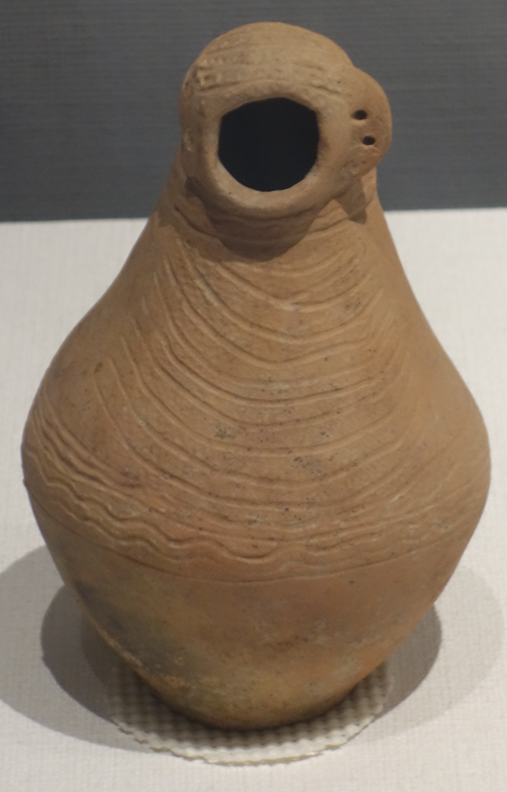 弥生時代の人面付き土器の写真